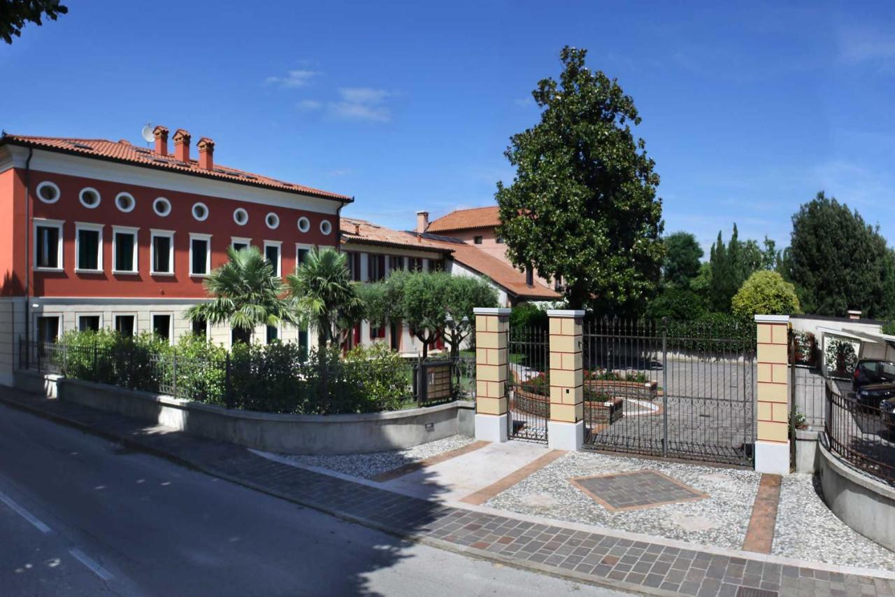 Villa Tiziano Residence Rosà Exterior photo